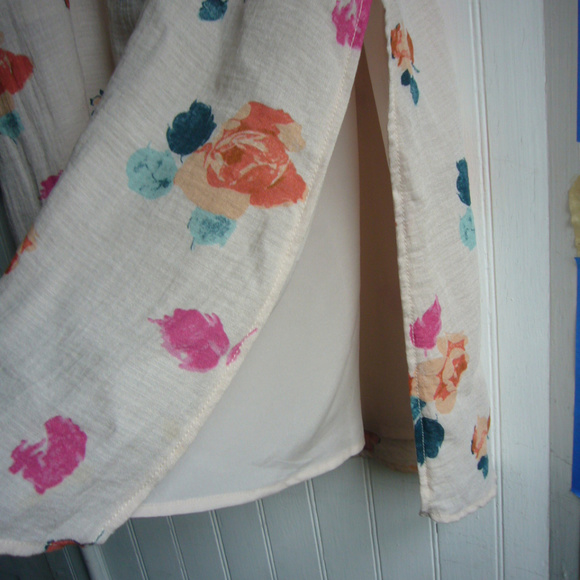 Kimchi Blue Beige Floral Watercolor Skirt- Size 12 - Picture 8 of 8